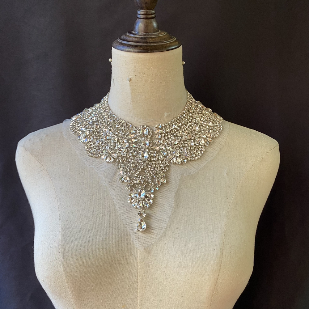 Offwhite crystal collar for bridal 