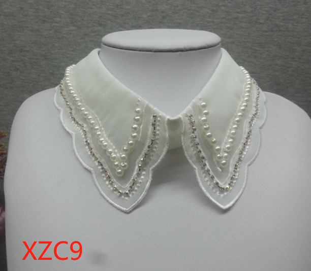 Off white pearl necklace collar